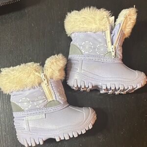 Lilac Snow Boots with Fur Trim